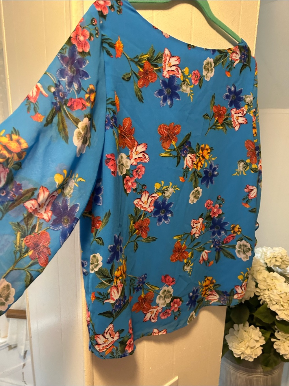 NWOT CALVIN KLEIN Fully Lined, Bell w/ Ruffles Sleeves Floral, Scoop Neck